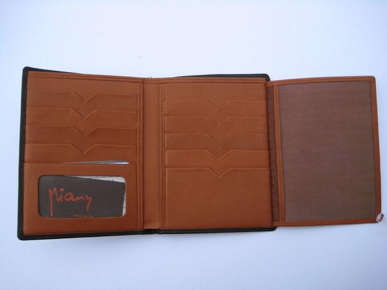 Foto 


Billetero pielnoble 13 tarjetas mc 240 negro/rojo

