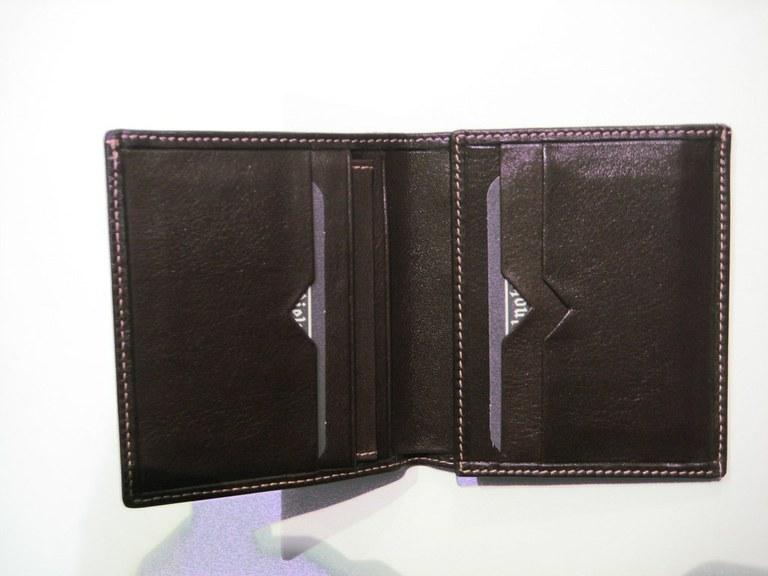 Foto 


billetero pielnoble 5 tarjetas pc 328 marrón oscuro

