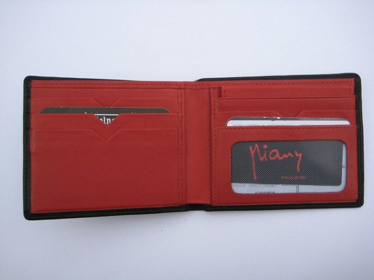 Foto 


Billetero pielnoble con monedero, 4 tarjetas mc 335 negro/rojo

