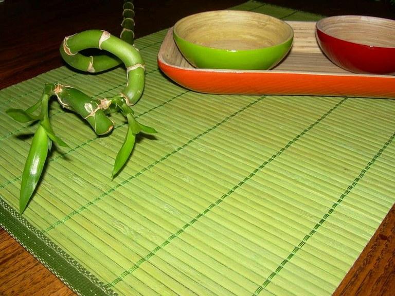 Foto 


Mantel individual de bambú verde

