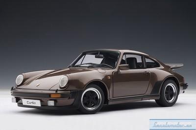 Foto 1:18, Porsche 911 (930) 3.0 Turbo (browncopper Metallic) 1976. Autoart 77973