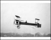 Foto 10 x 8 pulg imprimir of Sr. A.V. Roe piloteando su triplano Avro