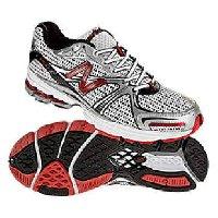 Foto A poco que pones los ojos en estas 880 estás viendo una zapatilla seri