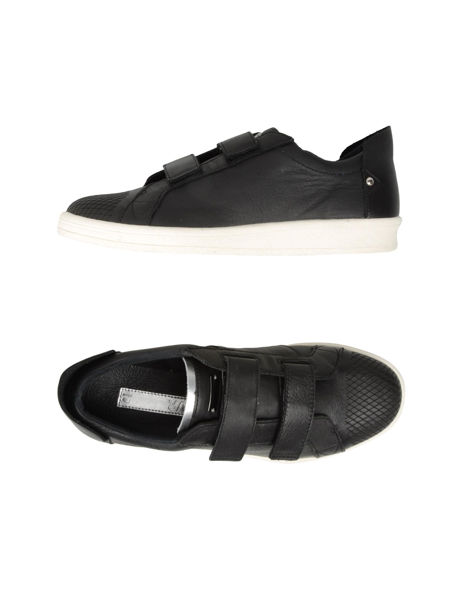 Foto adidas slvr sneakers

