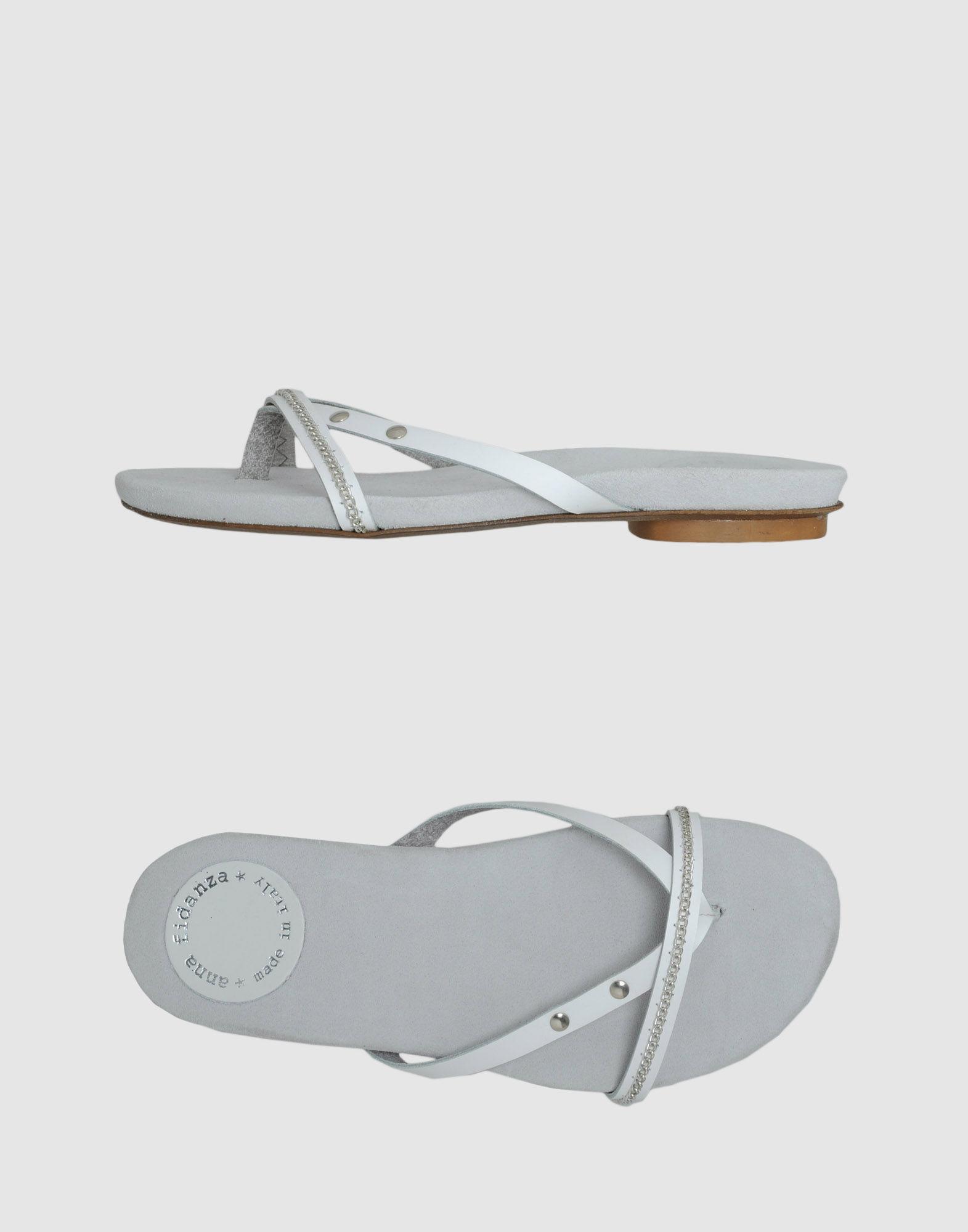 Foto af anna fidanza sandalias de dedo
