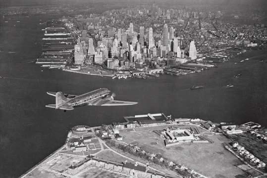 Foto Airplane view of manhattan