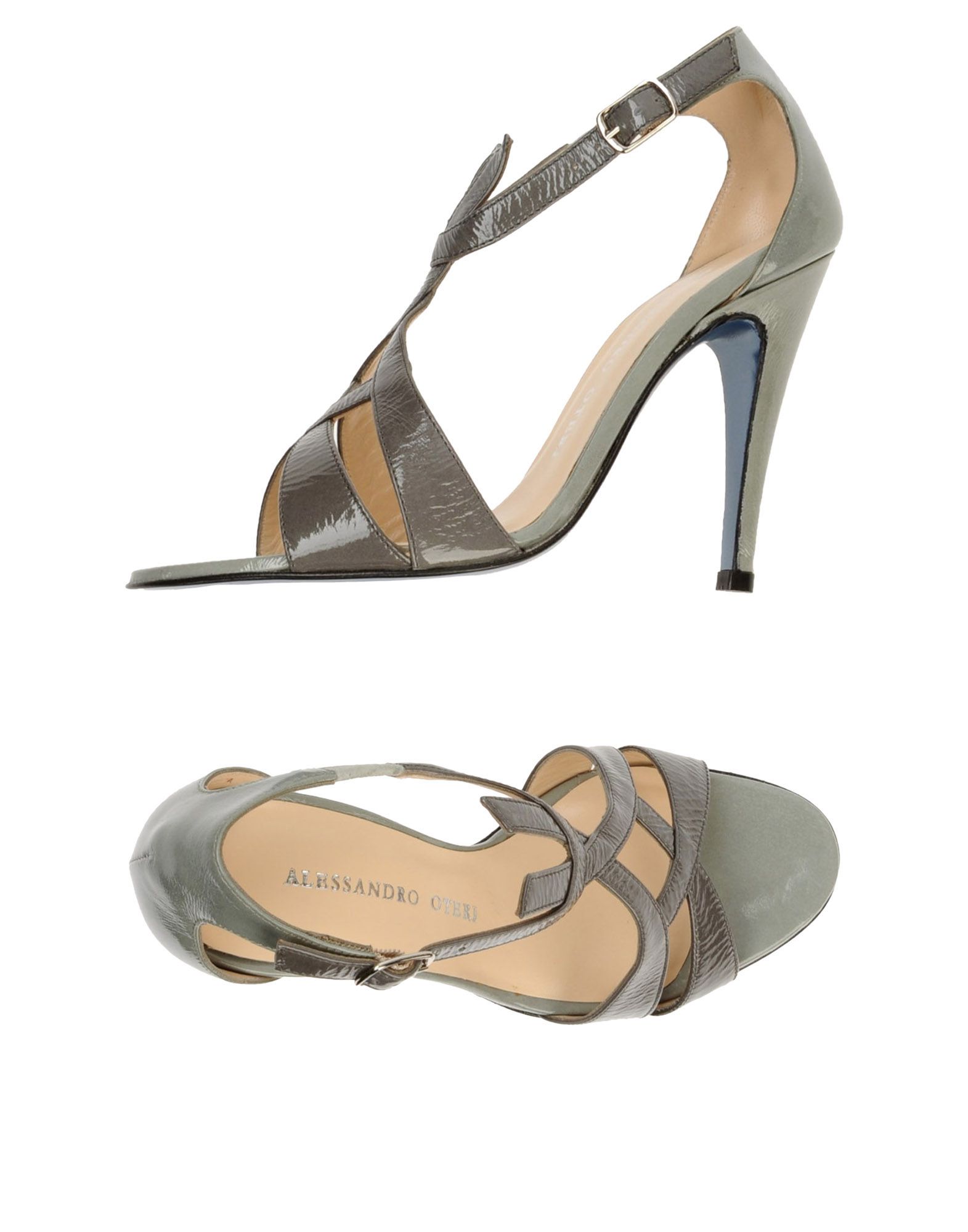 Foto alessandro oteri sandalias de tacón
