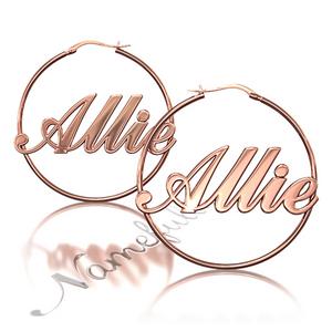 Foto Allie - Pendientes de nombre de plata chapada en oro rosa inspiradas en J.Lo