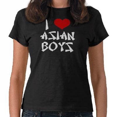Foto Amo la camisa de chico asiática