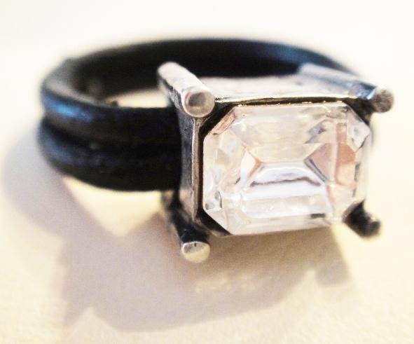 Foto Anillo de piel faro