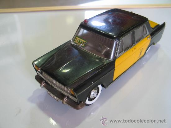 Foto antiguo seat 1400 c taxi barcelona marca rico con calcas y pint