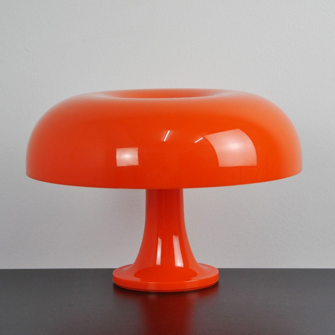 Foto Artemide Nessino tavolo