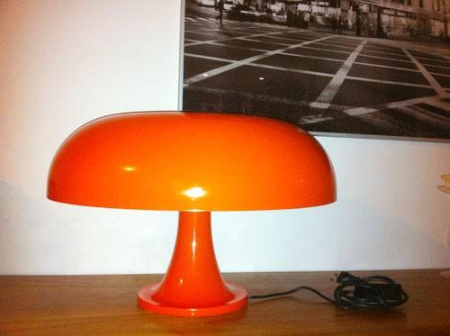 Foto Artemide Nesso tavolo, orange