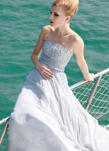 Foto Atractivo vestido de noche Tence blanco de Strapless Perla
