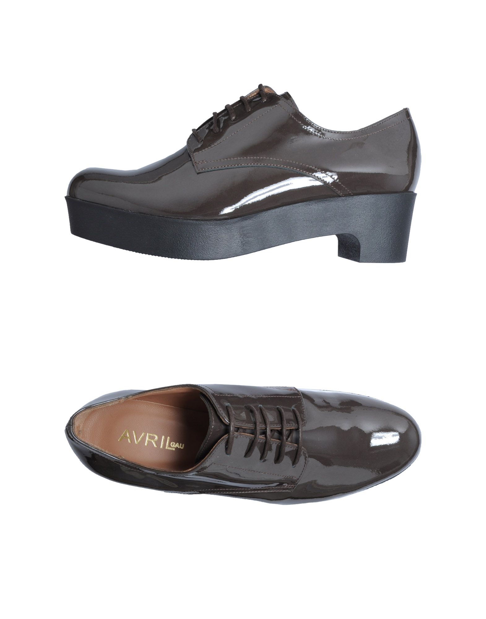 Foto avril gau zapatos de cordones
