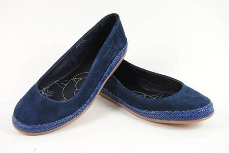 Foto bailarina de ante azul con esparto