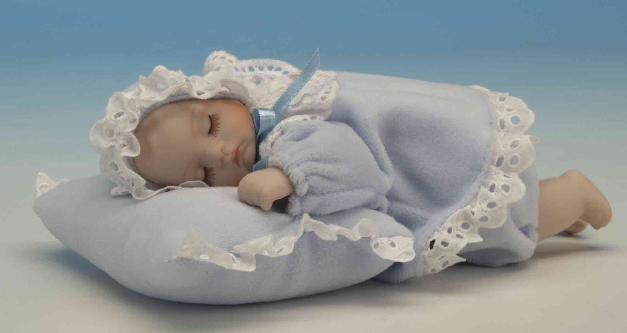 Foto Bebe chico con almohada musical