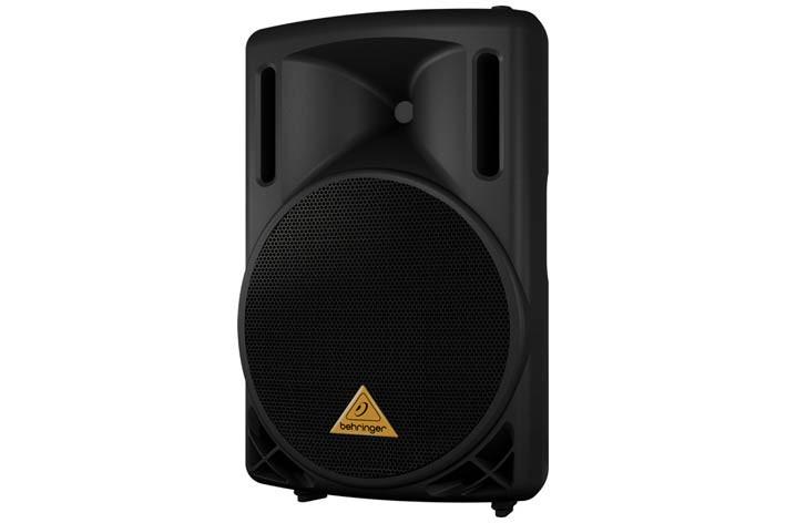 Foto Behringer B212D-EU. Recinto p.a (autoamplificado)