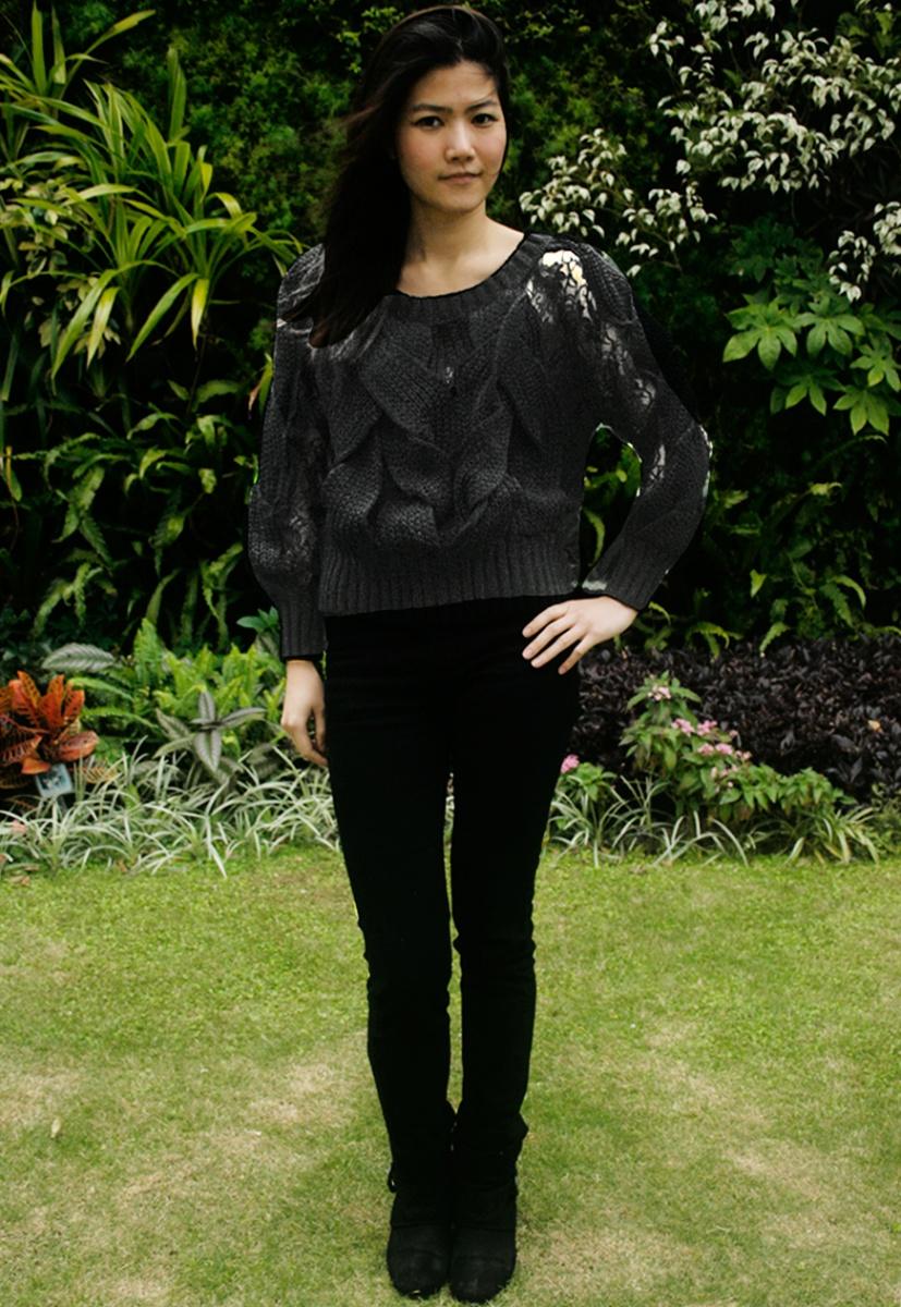 Foto Black Jumper with Lace Detail