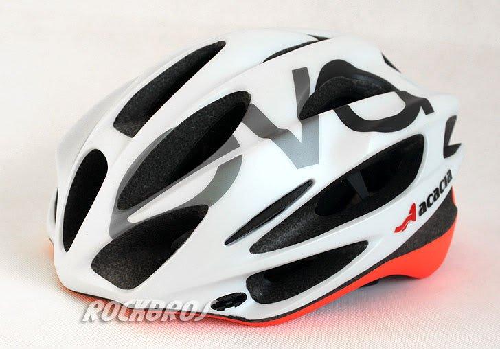 Foto blanco modelo del casco-decathlon s900 de la bici del acacia favorable