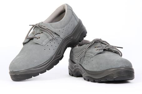 Foto blucher de serraje perforado gris