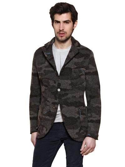 Foto bob chaqueta de lana cocida y jersey bordado