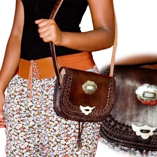 Foto Bolso Artesanal Cuero Grabado - Hueso y Alpaca - 2 Bolsillos