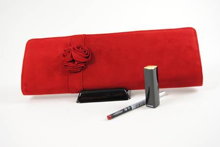 Foto bolso de ante rojo con flor