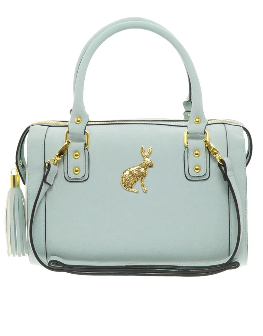 Foto Bolso estilo bolera con detalle de borla y conejo de ASOS Menta