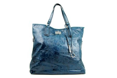 Foto bolso shopping azul con grabados