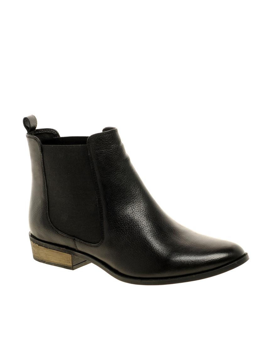 Foto Botín Chelsea de cuero con puntera en punta ADELAIDE de ASOS Negro