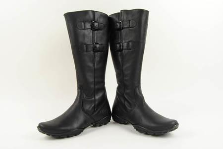 Foto bota negra alta con hebillas