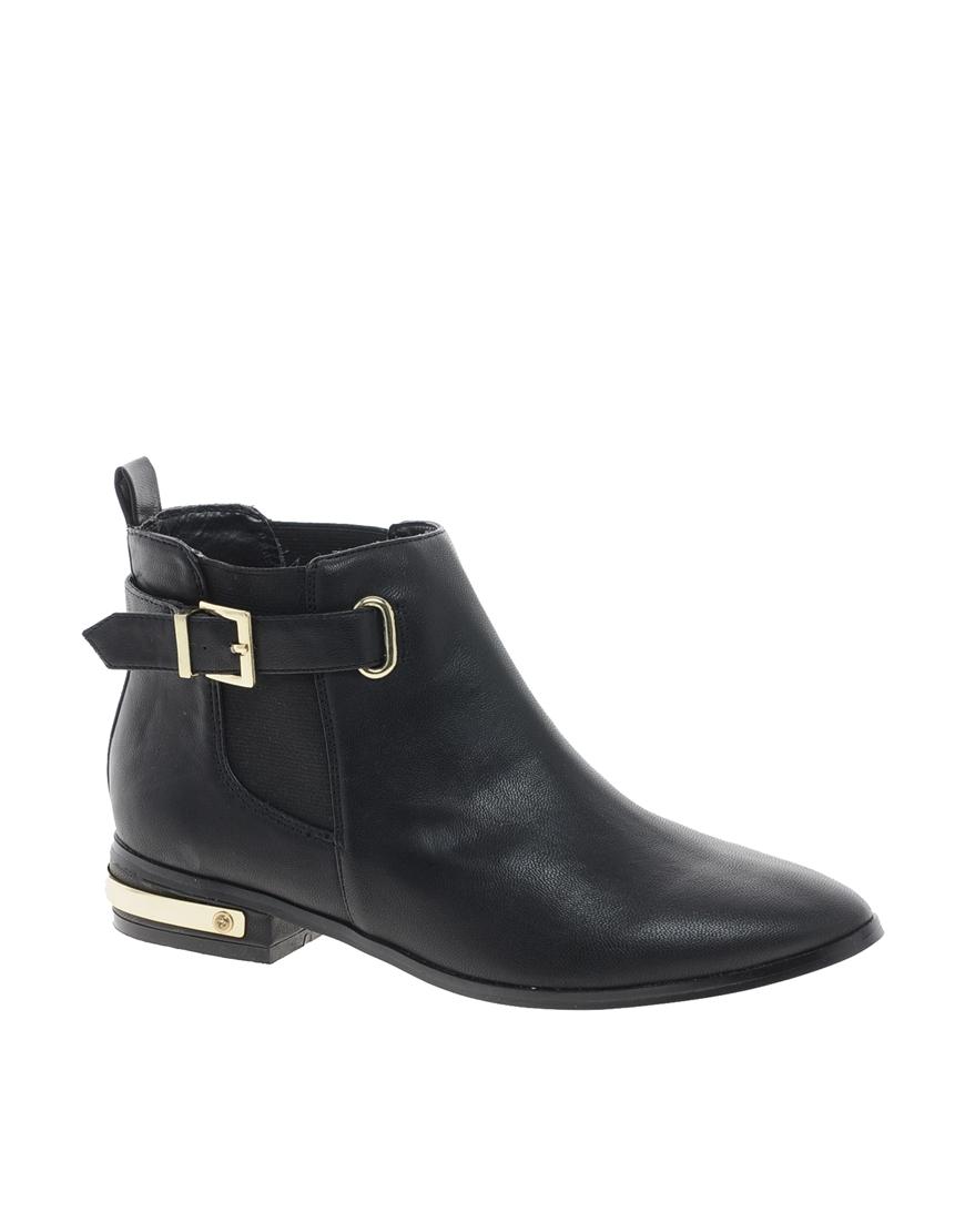 Foto Botas Chelsea de punta con herrajes de metal Brisa de Miss KG Negro