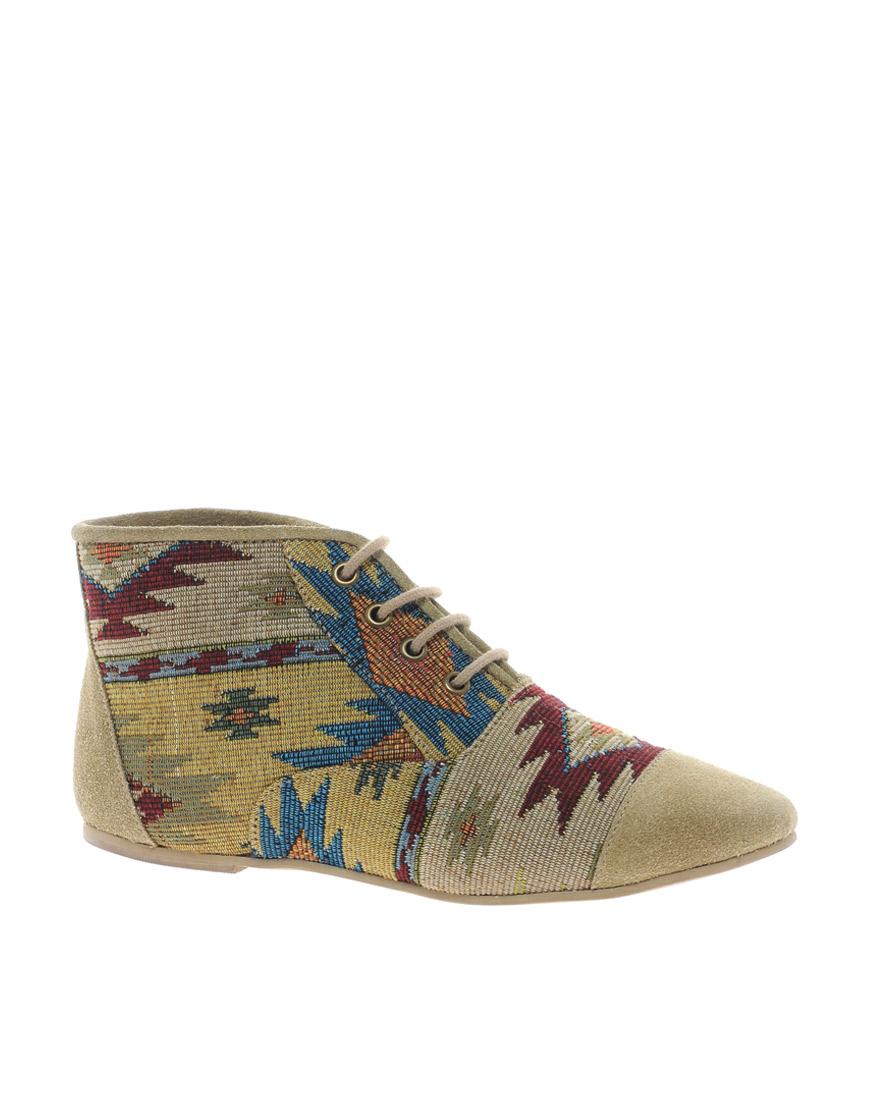 Foto Botas planas en color camel de Park Lane Beis