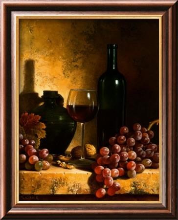 Foto Botella de vino, uvas y nueces