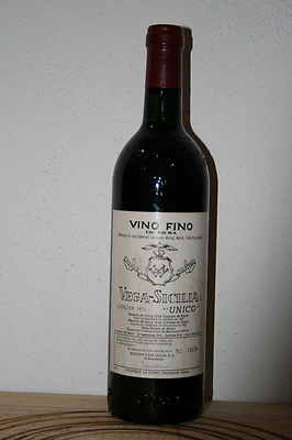 Foto Botella De Vino / Wine Bottle Vega Sicilia Unico 1976