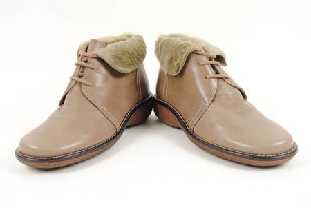 Foto botin taupe de cordones