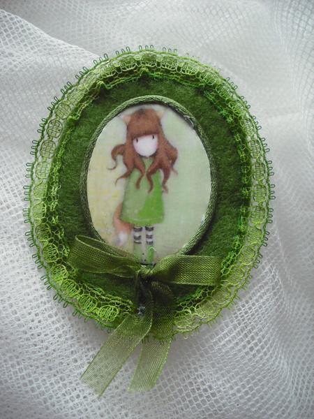 Foto broche de fieltro ANGELA, envio GRATIS