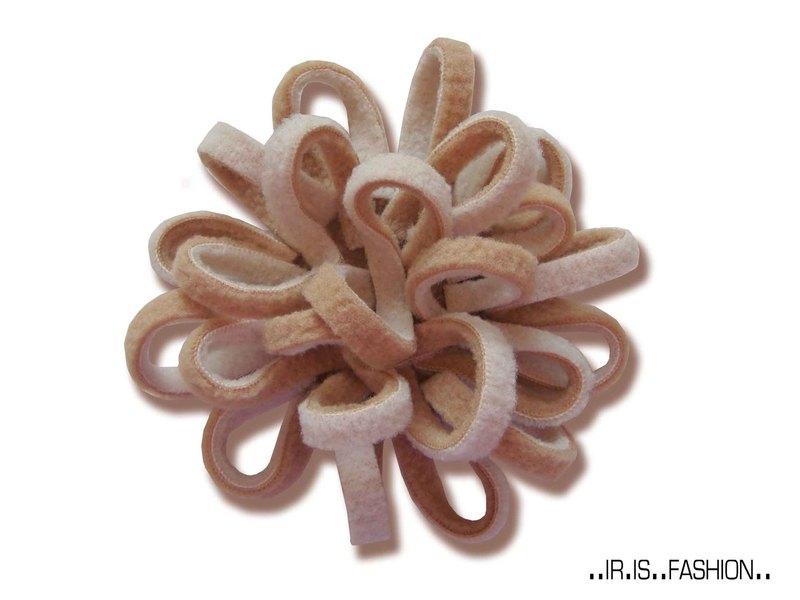 Foto Broche Lilly camel / coral-sand