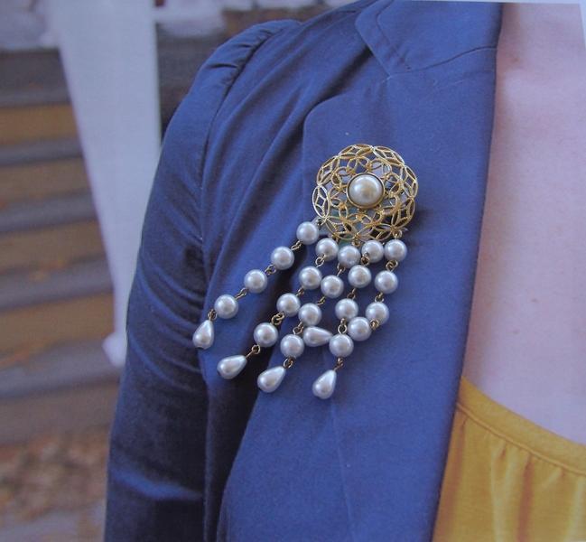 Foto Broche vintage con perlas falsas