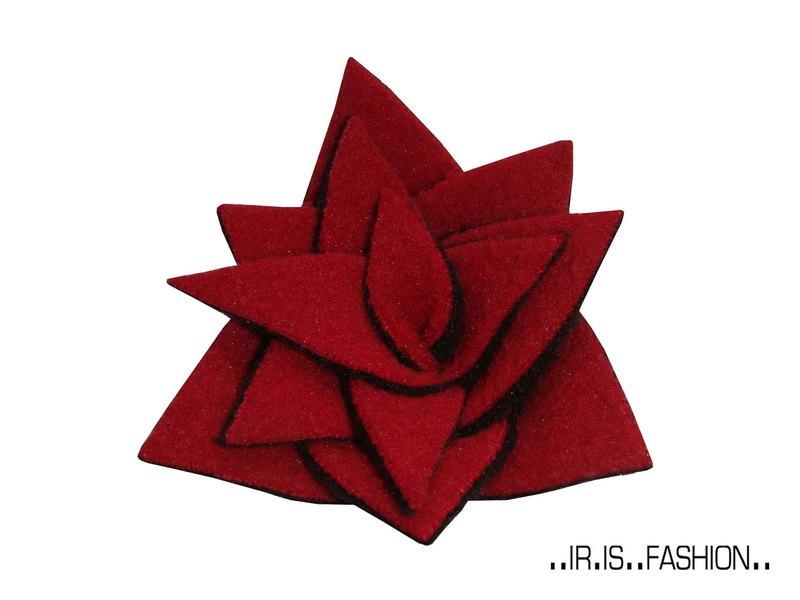 Foto Brooch Sina in red/ black