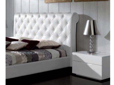 Foto cabezal de cama tapizado en polipiel
