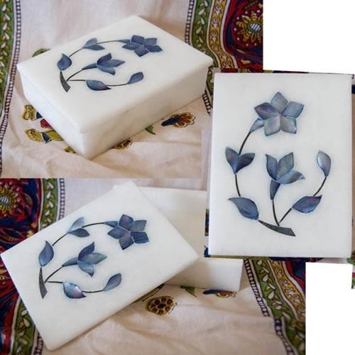 Foto Caja Onix Blanca Calada - Diseño Flor Azul - NOVEDAD