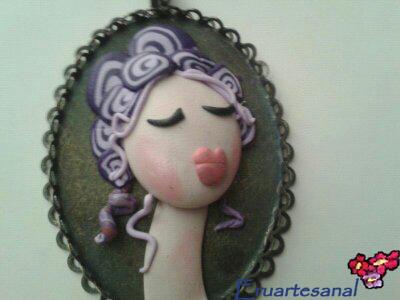 Foto Camafeo mueca lila Mara Antonieta