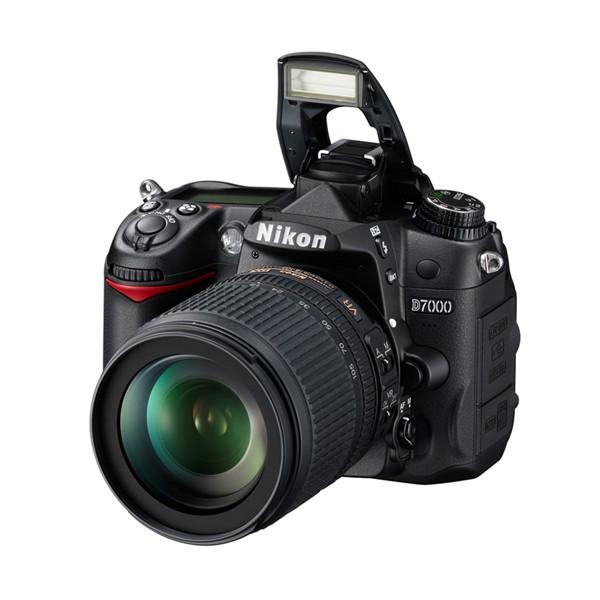 Foto Camara Reflex Nikon D7000 18-105 VR + 2 SD 8GB HC + Funda Original Nikon