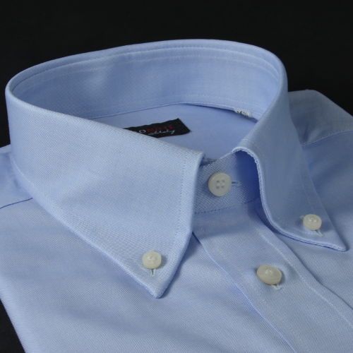 Foto Camisa color liso azul marino algodón oxford, cuello estilo button-down, puño limado