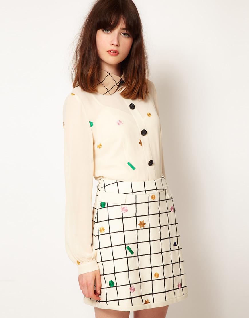 Foto Camisa con estrellas bordadas y cuello a cuadros de Nishe Crema