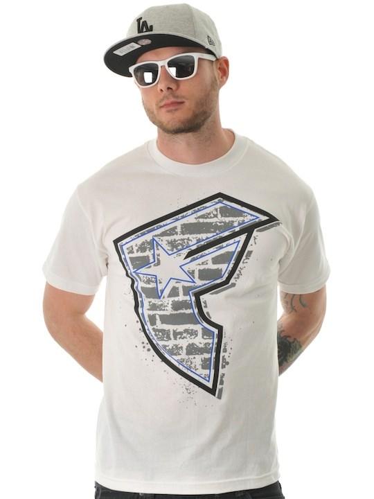 Foto Camiseta Famous Stars and Straps Brick City Blanco-Negro-Gris