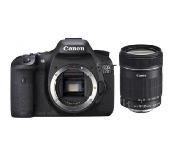 Foto Canon EOS 7D + objetivo zoom EF-S 18-135mm f/3,5-5,6 IS Incluye Cargador, Batería de litio