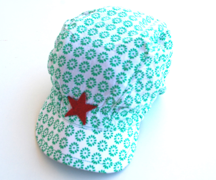 Foto Cap by KIK-KID with green flowers